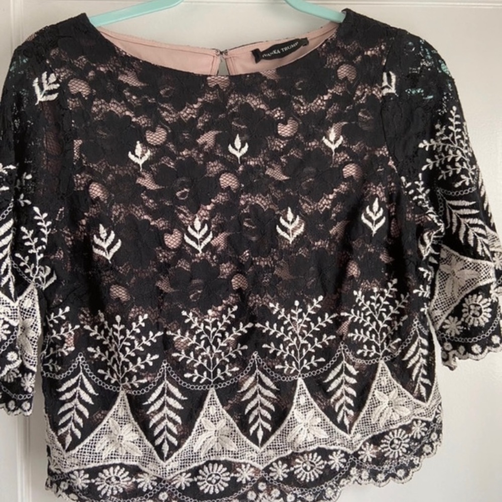 Very nice top for going out length stops at waist